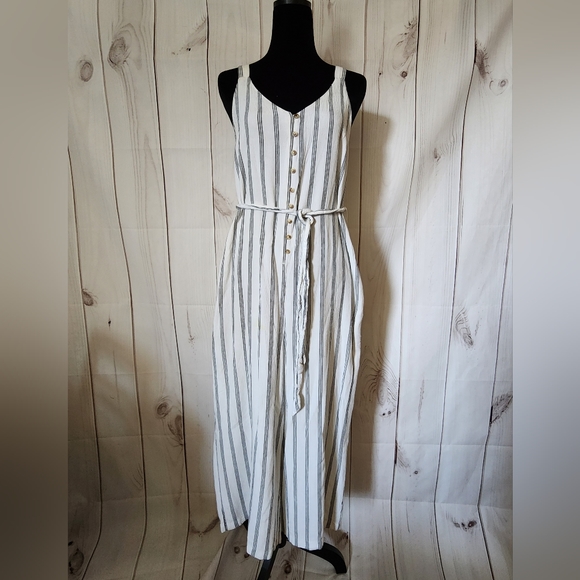 American Eagle Outfitters Pants - American Eagle rompers, size L